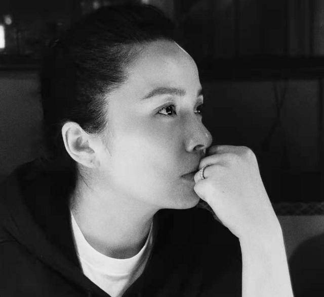 最新推特李佳，时尚先锋的动态更新