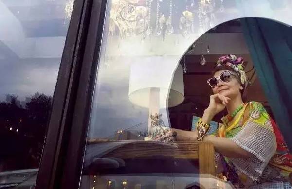 探索独特时尚小店，最新剃毛潮流与小巷时尚之旅